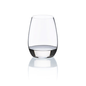 Komfortabelt og robust brennevinsglass fra Riedel O Wine, ideelt for både hjemmebruk og utendørsaktiviteter som piknik og båtliv.