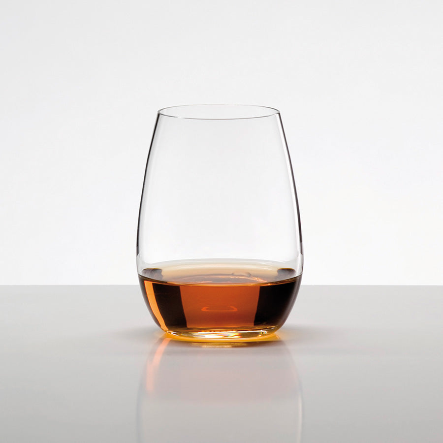 Luksuriøst Riedel Brennevinsglass i krystallklart glass, perfekt til servering av rom, dessertvin og andre edle dråper.