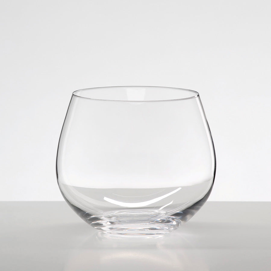 Stilrent Riedel O vinglass i klart krystalldesign, ideelt for servering av hvite viner.