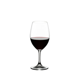 Riedel Ouverture rødvinsglass 2pk - glass med rødvin fylt opp, designet for å løfte smak og aroma.
