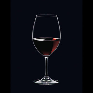 Riedel Ouverture rødvinsglass 2pk - stilrent krystallglass med rødvin, ideelt for vinsmaking og festlige anledninger.