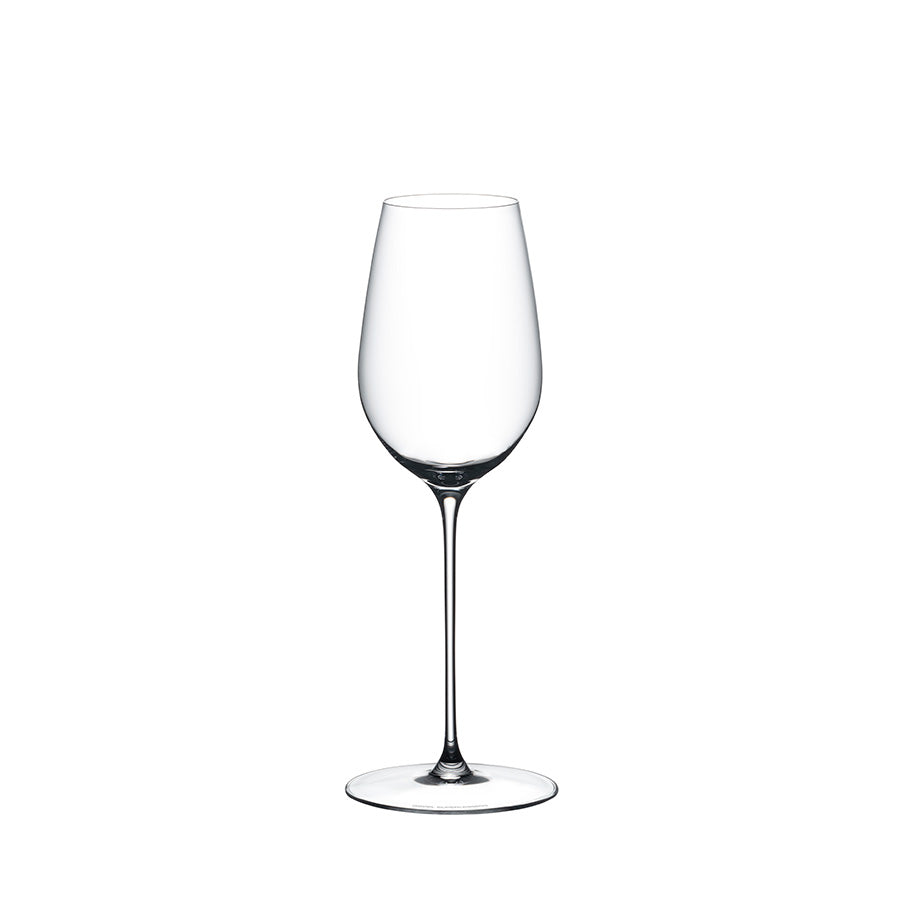 Riedel Superleggero allroundglass for vin uten innhold, elegant design med tynn krystall og høy stilk, ideelt for både hvit- og rødvin.