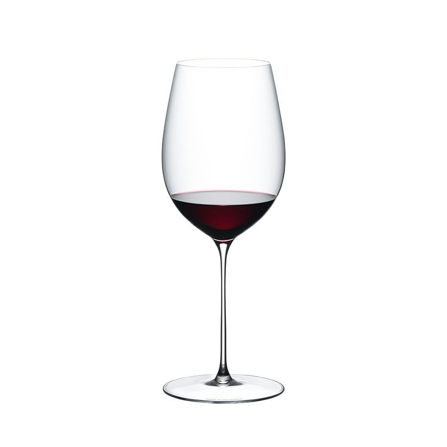 Riedel Superleggero rødvinsglass designet for cabernet og merlot, med romslig åpning for optimal aerasjon av vin. Perfekt for å heve vinopplevelsen.
