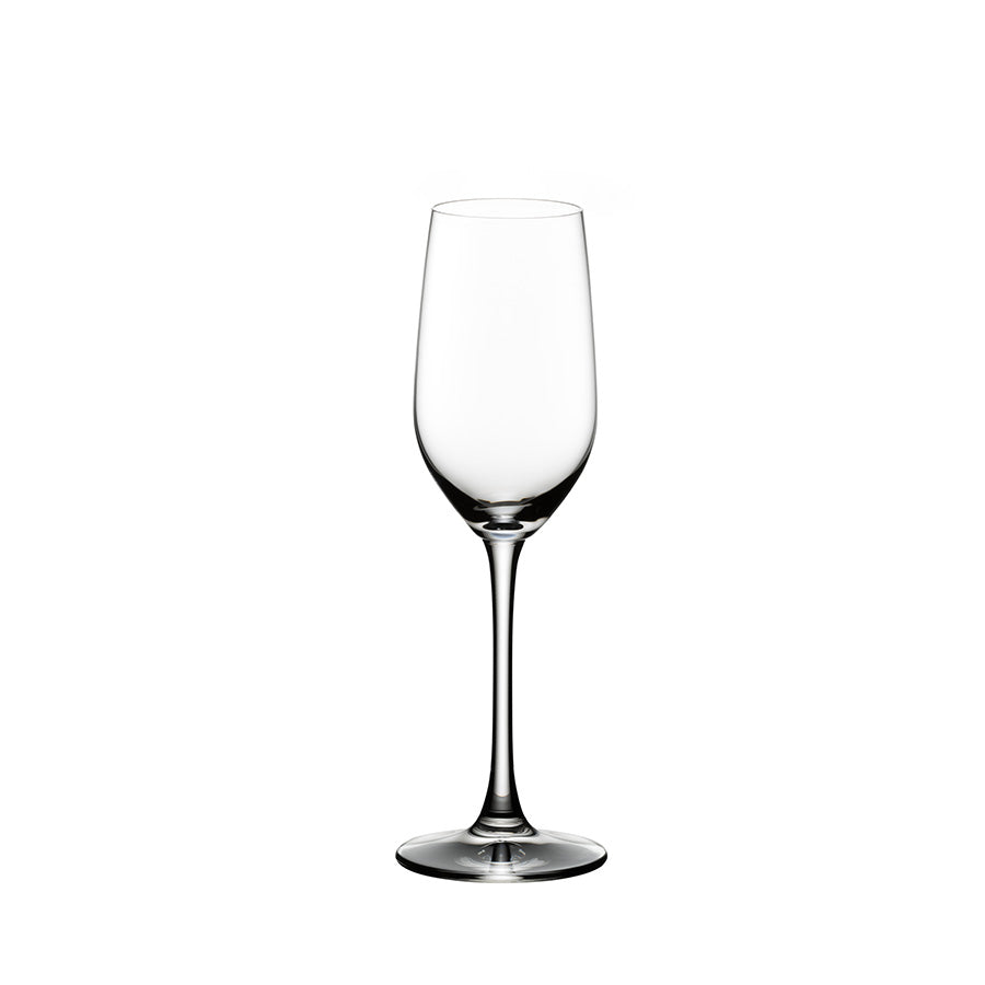 Elegant Riedel tequilaglass med slank design, perfekt for å nyte tequila.