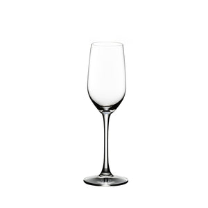 Elegant Riedel tequilaglass med slank design, perfekt for å nyte tequila.