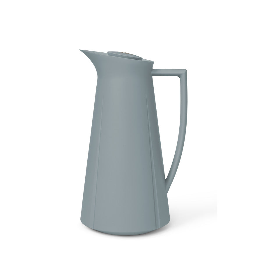 Stilig termokanne i Athensk blå fra Rosendahl Grand Cru, med moderne design og praktisk trykknappfunksjon for enkel servering.