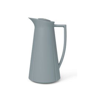 Stilig termokanne i Athensk blå fra Rosendahl Grand Cru, med moderne design og praktisk trykknappfunksjon for enkel servering.