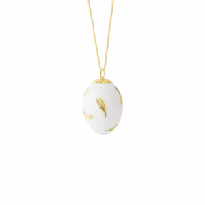 Royal Copenhagen Vårkolleksjon 2025 egg prydet med delikate gule pirolfjær, 6 cm, elegant hengende utsmykning.