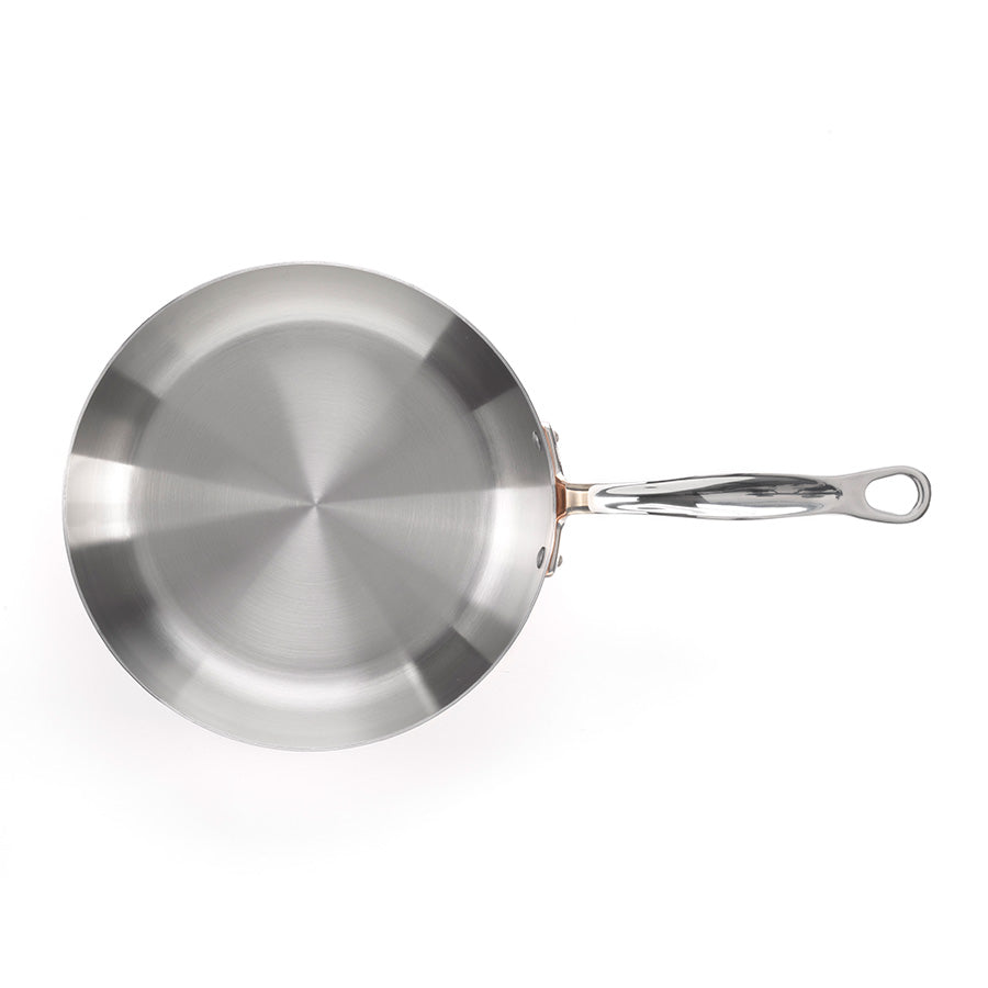Toppvisning av Samuel Groves sautéuse, viser den rustfrie stålinnen som gir optimal varmefordeling.
