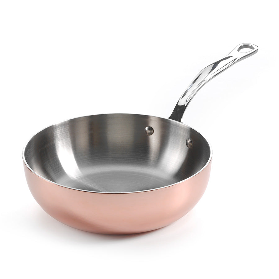 Samuel Groves kobber sauteuse med rustfritt stålinnside, 2,5 liter kapasitet, ideell for jevn sauslaging og matlaging.
