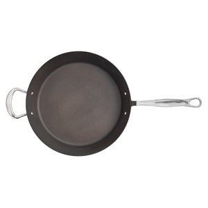 Toppsikt av Samuel Groves stekepanne i karbonstål, viser stor stekeflate og solid design, perfekt for effektive matlagingsopplevelser.