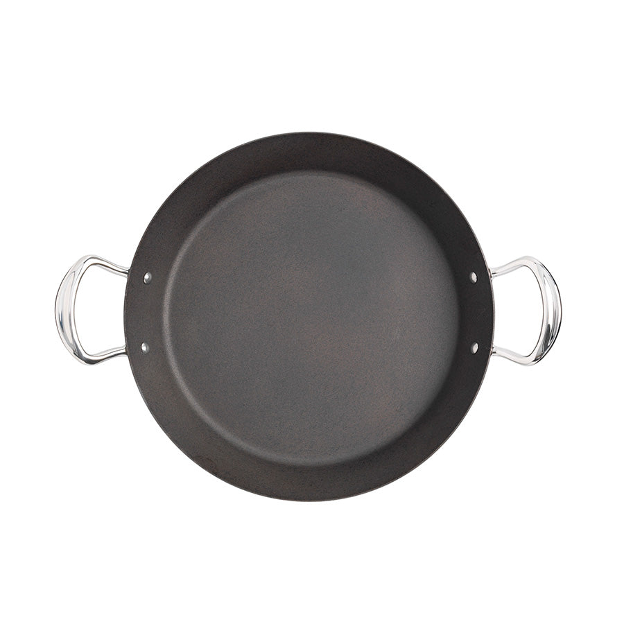 Overside av Samuel Groves Sautépanne Karbonstål 30cm som viser bakken uten belegg, klar for innbrenning.