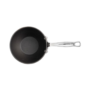 Top view av Samuel Groves kasserolle i karbonstål, viser den glatte innersiden klar for matlaging.