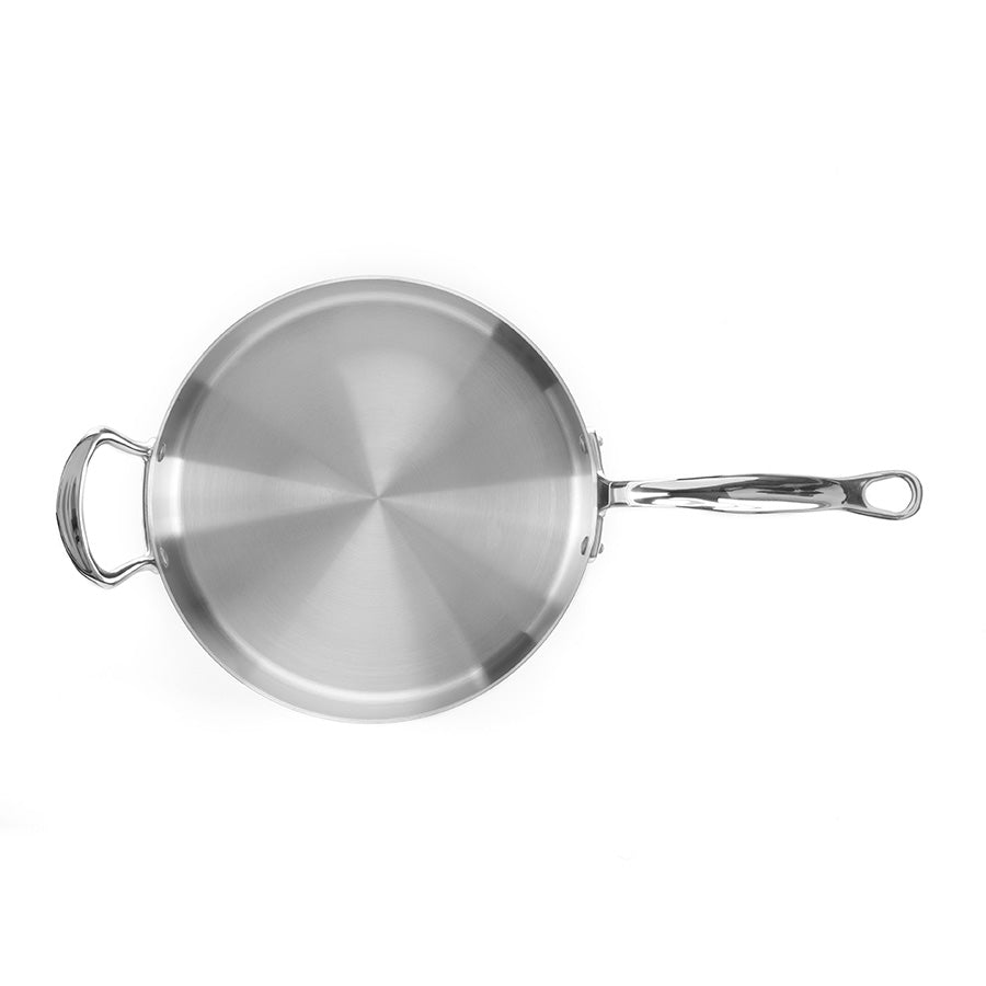 Overhead bilde av en traktørpanne i rustfritt stål, perfekt for steking og småkoking.