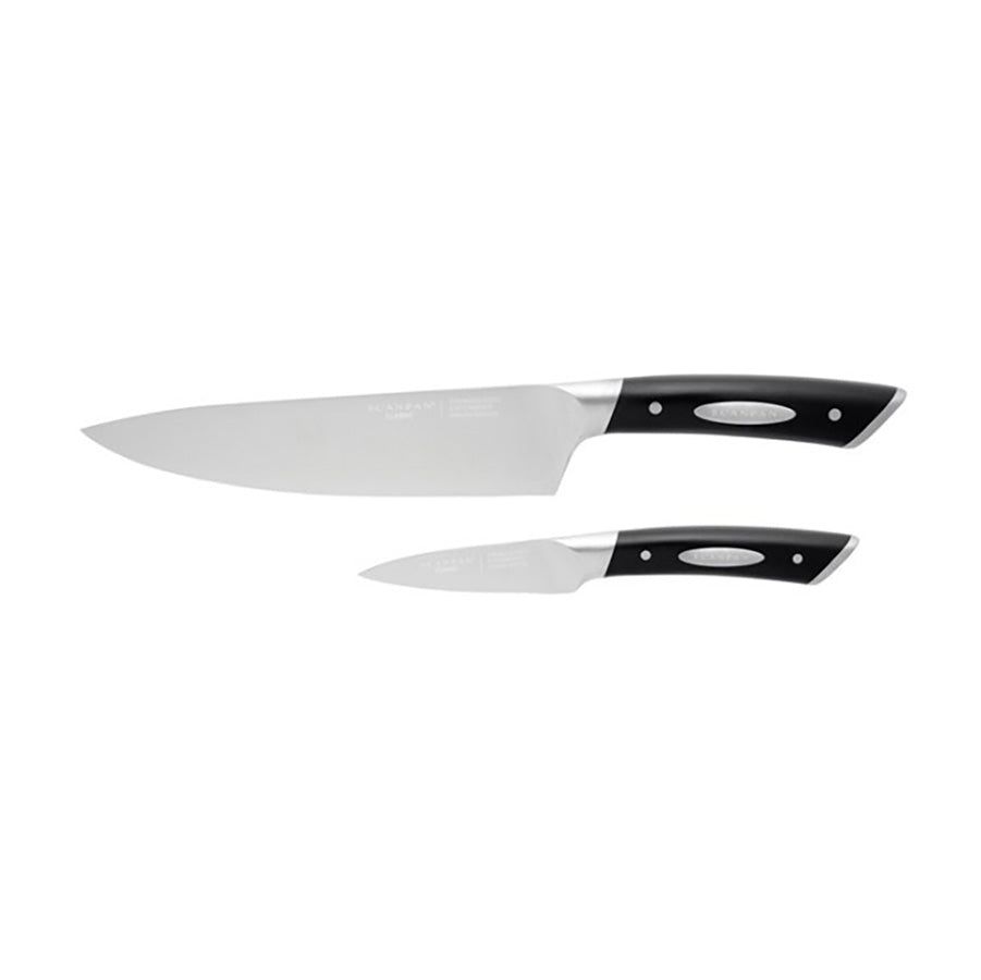 Scanpan Classic knivsett som inkluderer 20 cm kokkekniv og 9 cm grønnsakskniv med ergonomiske svarte håndtak og rustfrie stålblader.