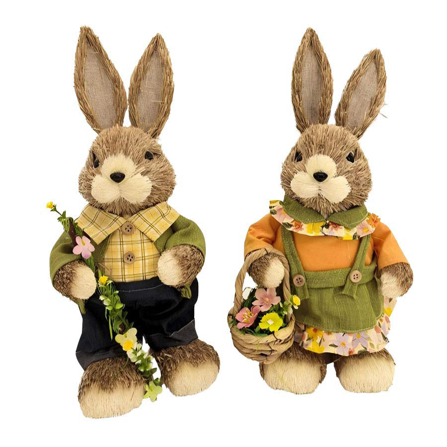 To haremor påskefigurer i halm, en hun og en han, med detaljerte klær, og hver med blomster i hendene, fra Seasons Easter Collection.