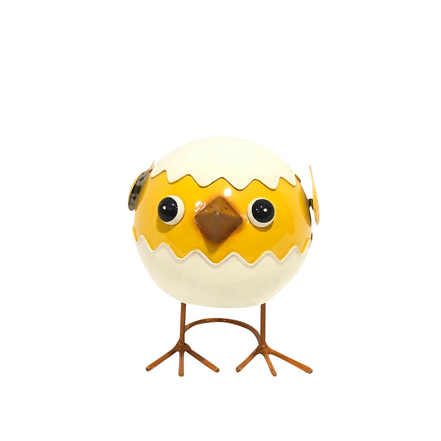 Sjarmerende metallpåskepynt i form av en hoppende kylling med gult og hvitt design, perfekt for å dekorere hjemmet til påske.