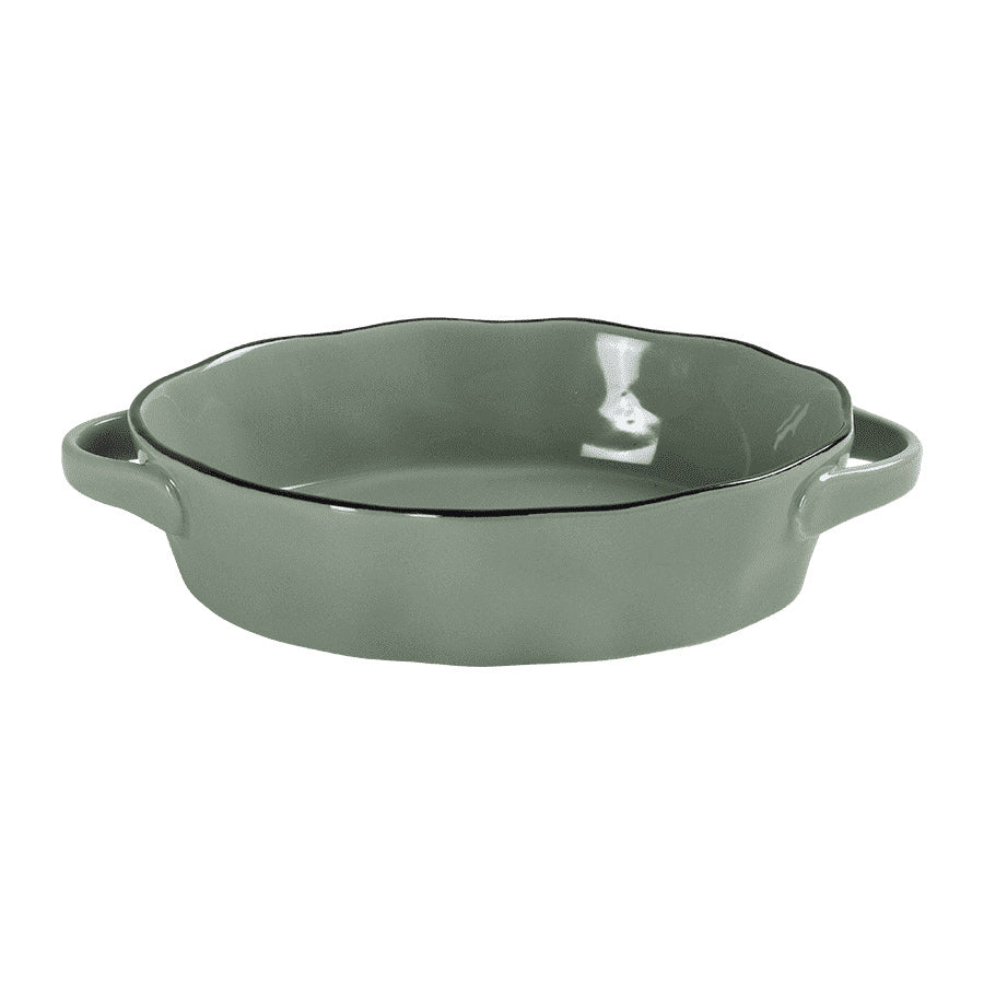 En stor oval ildfast form i grønn farge med scallop kant, ideell for baking og steking.