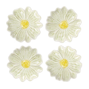 Blomstformede tallerkener 21 cm i lys grønn med gult midtpunkt, sett med 4pk, perfekt for vårinspirert borddekking.