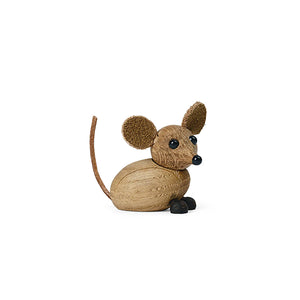 Spring Copenhagen country mouse i tre med detaljer og bevegelig hale i FSC-eik, miniatyrfigur på hvit bakgrunn