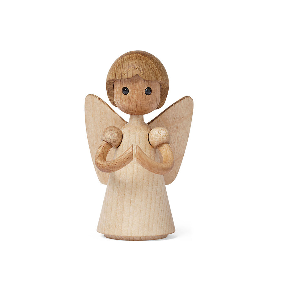 Spring Copenhagen Aura Trefigur av tre med myk form og varme detaljer, perfekt for juledekorasjon.