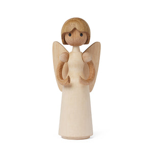 Spring Copenhagen Gloria Trefigur - en vakker trefigur med vinger som symboliserer harmoni og kjærlighet, perfekt til juledekorasjon.