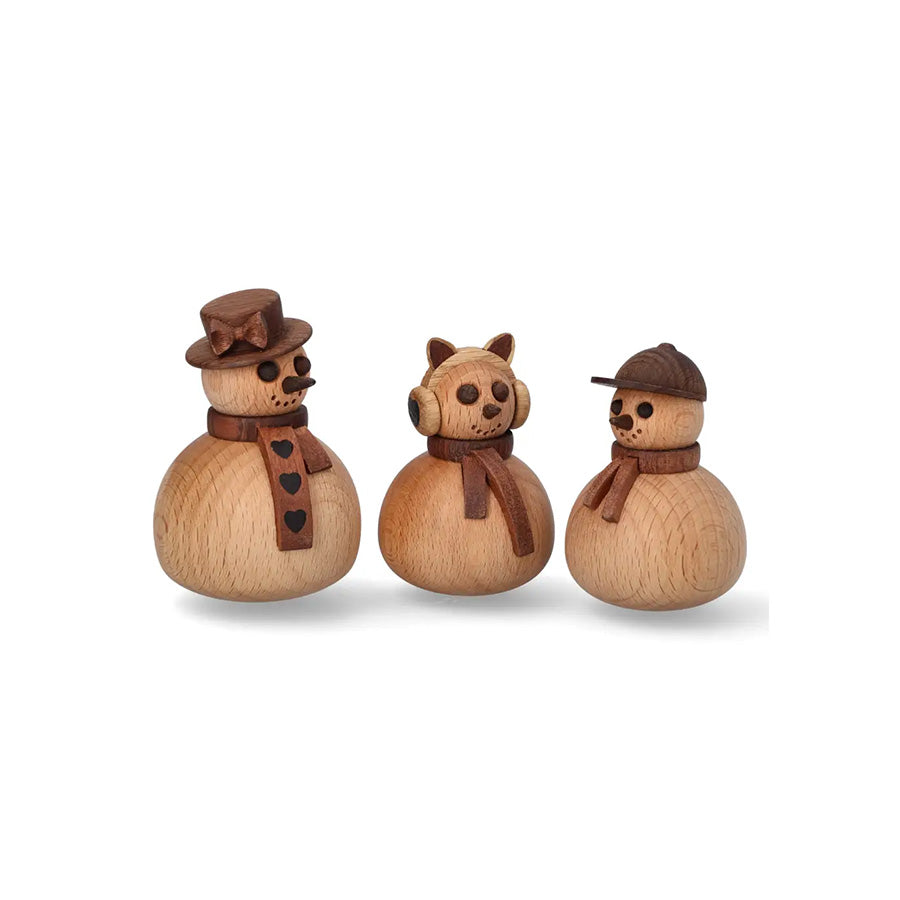 Spring Copenhagen Wooden Figures Snøjenta 6,9cm – snøjenta vist sammen med andre dekorative snøfigurer i tre
