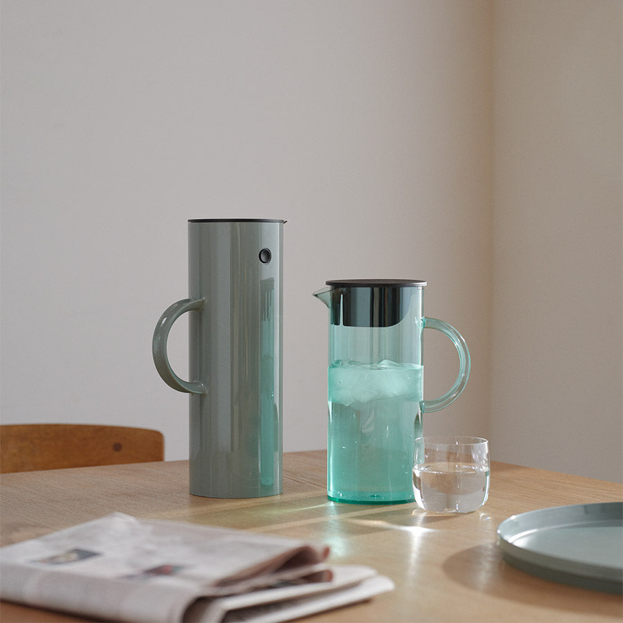 Stelton EM77 Kanne m/lokk 1,5L Dusty Green