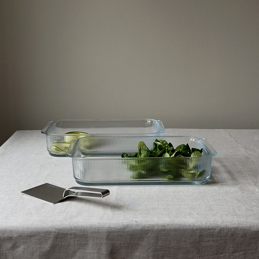 To Stelton Pilastro ildfaste former i klar glass fylt med grønnsaker, perfekt tilberedning og servering.