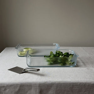 To Stelton Pilastro ildfaste former i klar glass fylt med grønnsaker, perfekt tilberedning og servering.