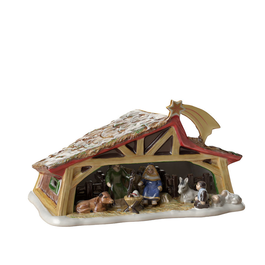 Villeroy & Boch julekrybbe i porselen, 27x16 cm, med detaljert julescene av Maria, Josef og Jesusbarnet omgitt av dyr under et snødekket tak.