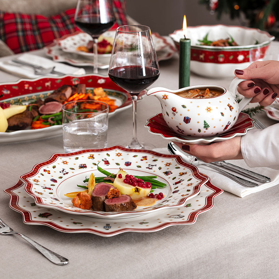 Villeroy & Boch rødvinsglass med julemotiv, perfekt til tradisjonell middag med vin.