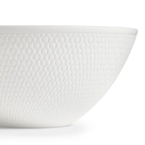Nærbilde av en hvit skål fra Wedgwood Gio-kolleksjonen med diskret pregede detaljer, 16 cm, perfekt til servering.